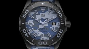 The 43 mm copy TAG Heuer Aquaracer WAY208D.FC8221 watches have blue dials with date windows.