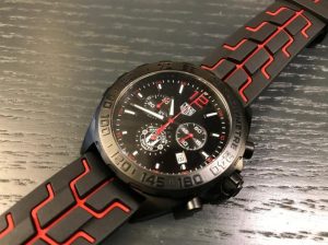 The black and red rubber straps fake TAG Heuer Formula 1 watches have black dials.