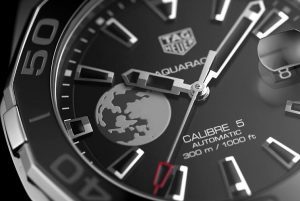 The 43 mm fake TAG Heuer Aquaracer WAY201J.FC6370 watches have black dials. 