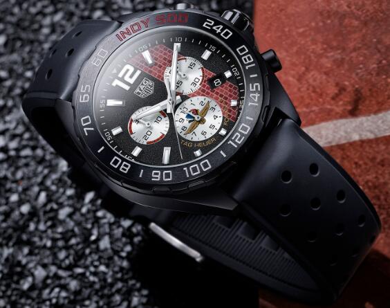 Many elements on the watch embody the close relationship with Indy 500.